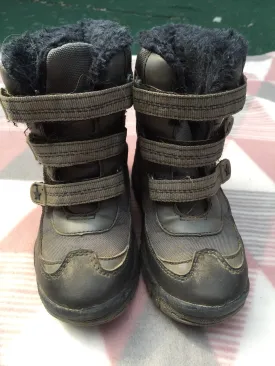 Snow/mucker boots childrens size 8